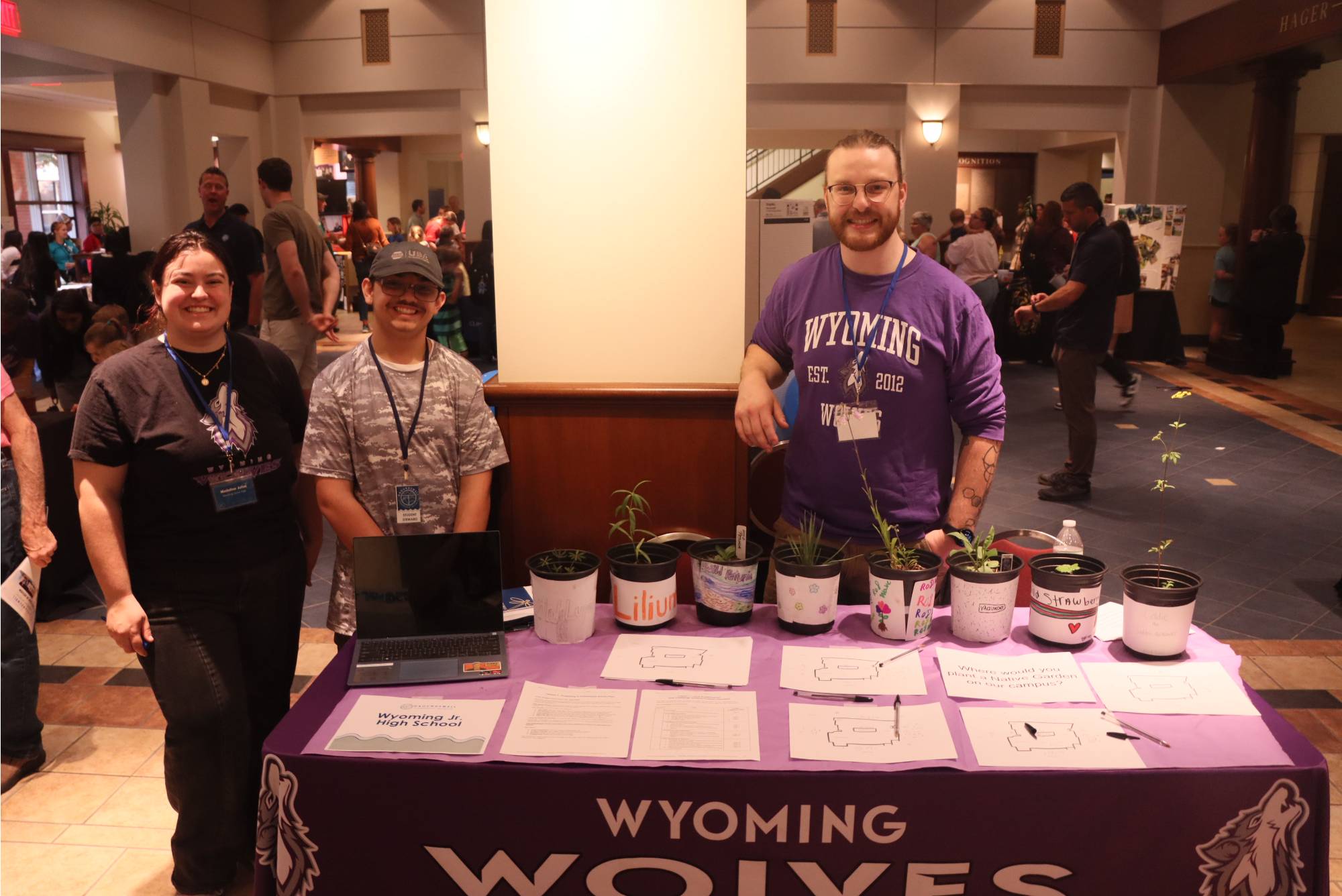 Wyoming Jr. High School Table Photo at Showcase